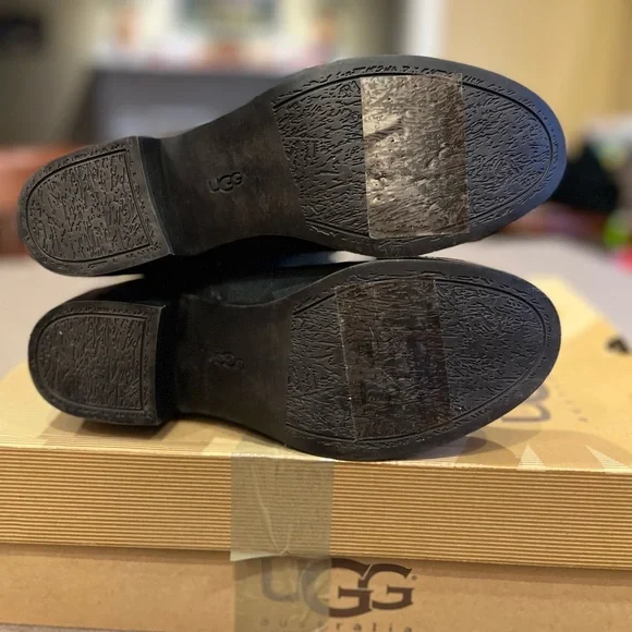 BRAND NEW IN BOX UGG Jaspan Boots size 8 (39) - Picture 3 of 5